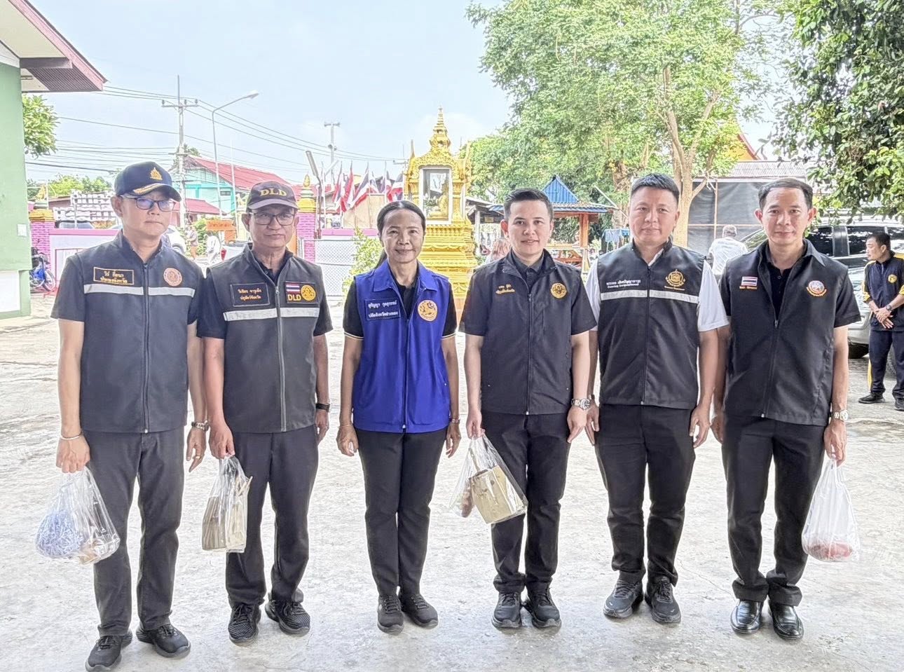 title - ส.ป.ก.อ่างทอง ไทยช่วยไทย ลดภาระ ลดค่าครองชีพ กิจกรรมจำหน่ายสินค้าอุปโภค บริโภค และสินค้าชุมชนคุณภาพดีในราคาประหยัด